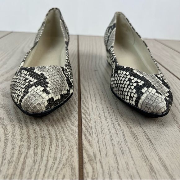 Easy Spirit Abelle Leather Almond Toe Low Wedges 6.5M Black & White Snake Python - Picture 5 of 10